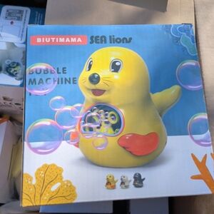 Sea Lions Bubble Machine - Yellow